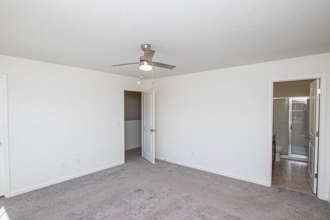 Building Photo - 2-Car Garage Bonterra Townhome