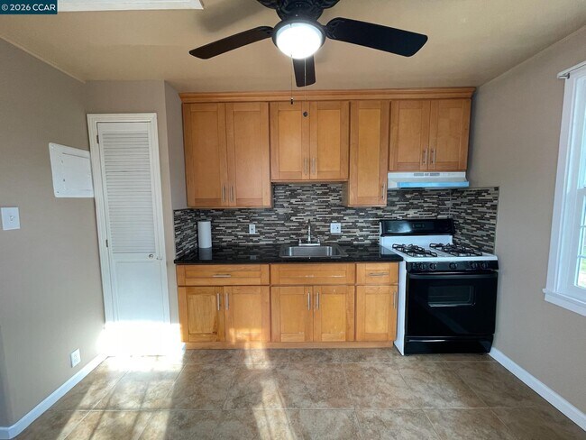 Building Photo - 25 Baldwin St