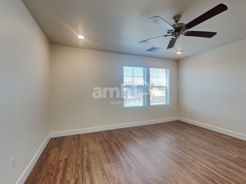 Building Photo - 4754 Tree Swing St