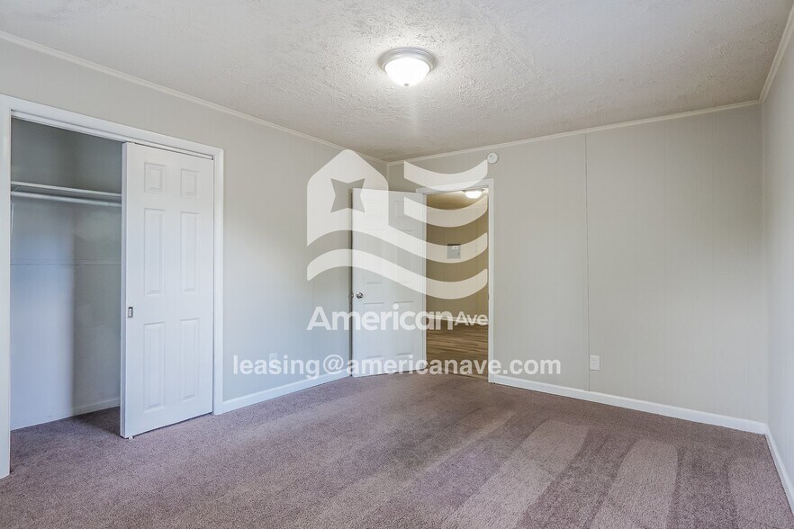 Building Photo - 1405 18th Pl SW