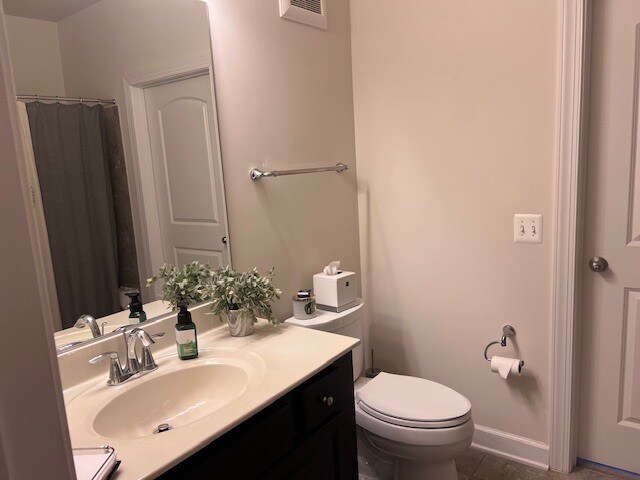 Secondary en-suite bathroom - 13722 Neil Armstrong Ave