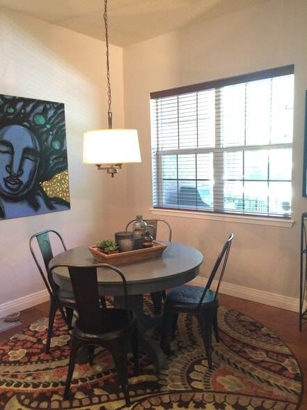 Dining area open to kitchen - 200 Poplar St
