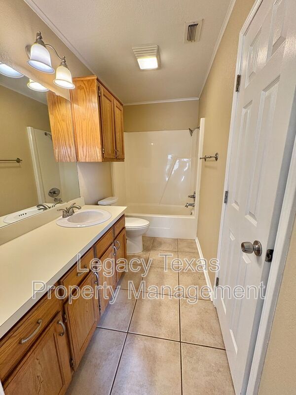 Building Photo - 1208 Lindsey Ln