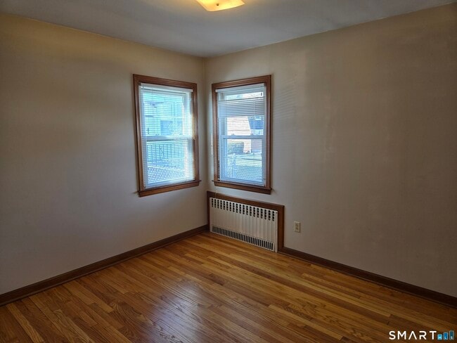 Building Photo - 37 Gordon St