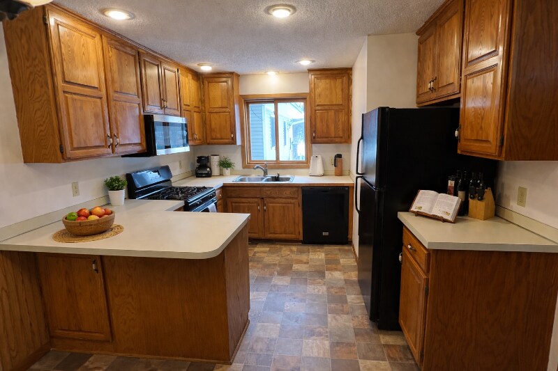 Building Photo - 11252 Robinson Dr