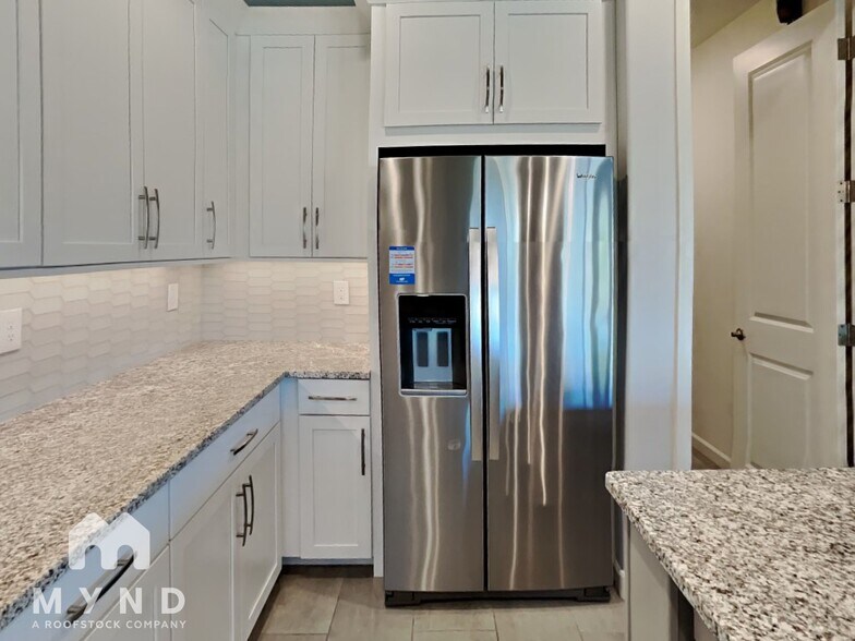 Building Photo - 720 E Silver Canyon Pl