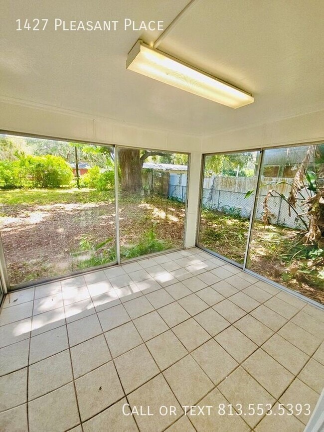 Building Photo - 1427 Pleasant Pl