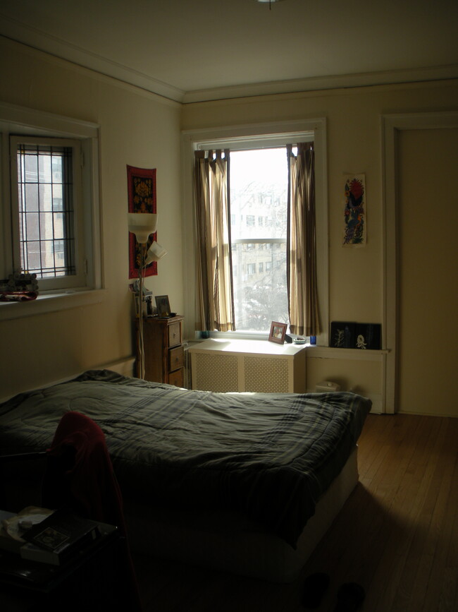 Bedrooms - 1218 W Columbia Ave