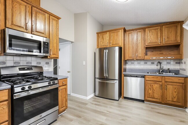 Building Photo - 1175 Riverside Trce