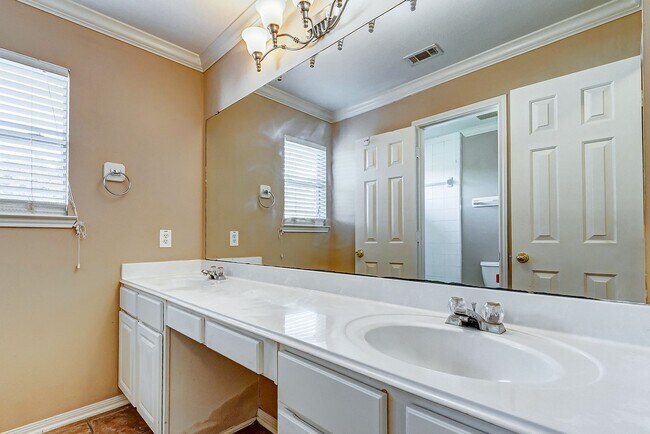 Building Photo - Discover the epitome of suburban living in this exquisite home, nestled on a peaceful cul-de-sac ...