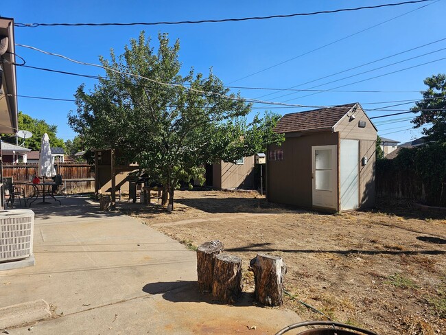 Building Photo - Ranch Style Home with 3 Bedrooms + 4th room/office, 2 Baths and RV parking!