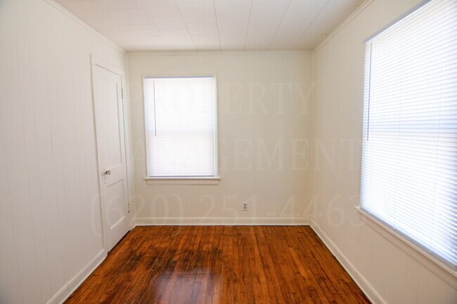 Building Photo - 2 Bedroom 1 Bath