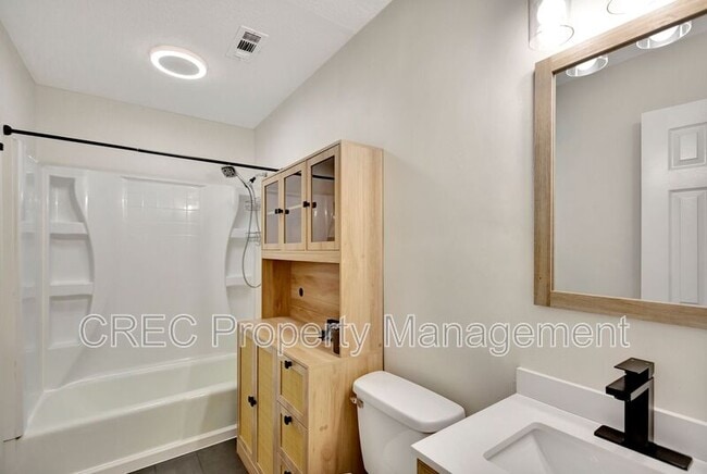 Building Photo - 122 Longleaf Dr