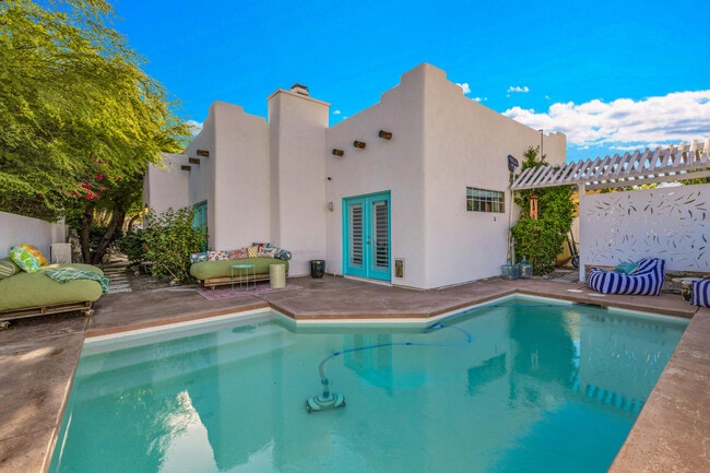 Building Photo - 53980 Avenida Mendoza