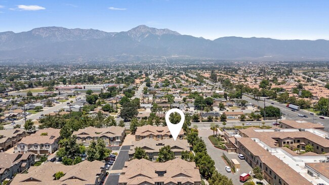 Building Photo - Quiet Home with Stunning Mountain Views
