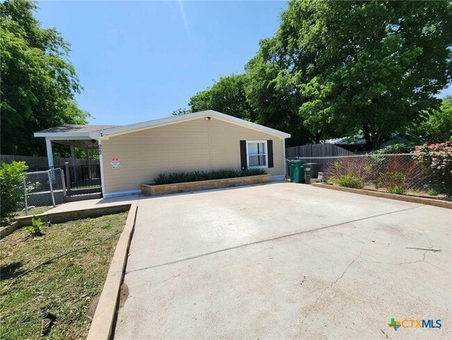 Building Photo - 922 Ashwood Dr