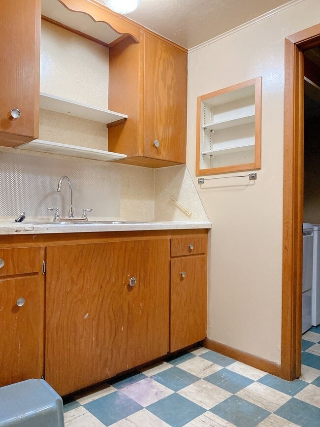 Building Photo - A wonderful 4-bedroom house in the Benson Gardens area - near Walmart Neighborhood Market, Asian ...