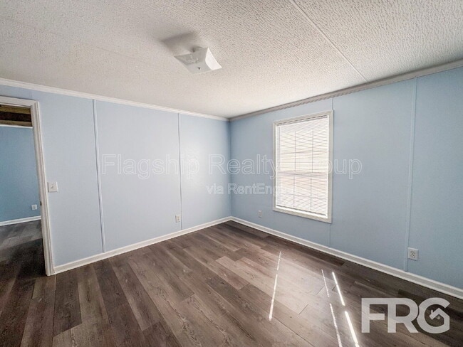 Building Photo - 2057 Oakley Rd