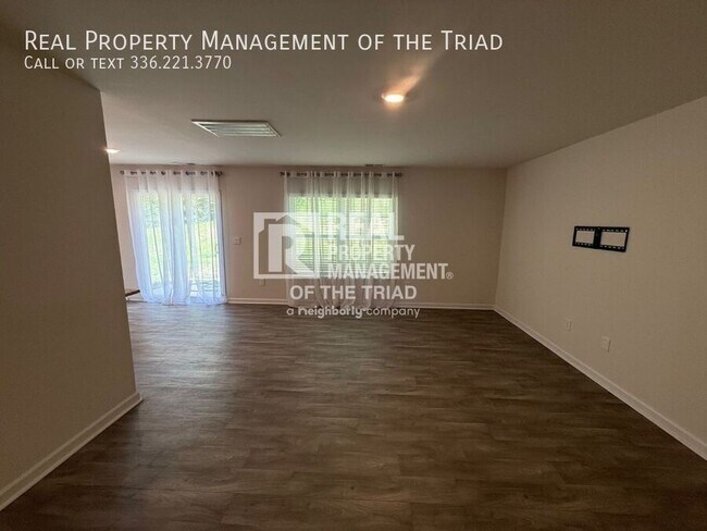 Building Photo - 407 Gulliver Ct