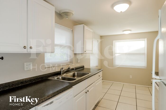 Building Photo - 6803 Fernfield Ct