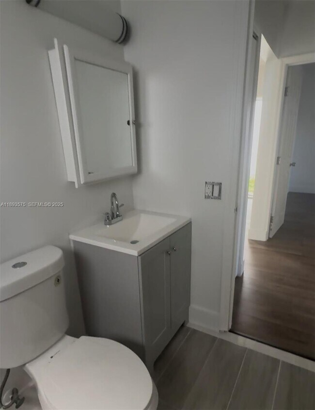 Building Photo - 2046 SW 7th St