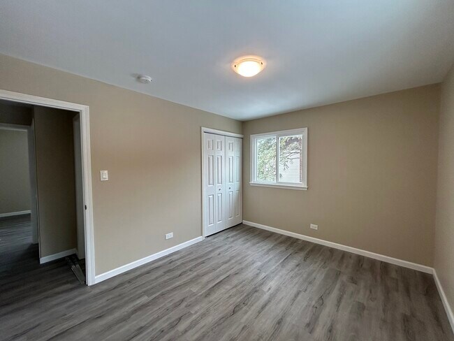 Building Photo - 176 Craig Dr W