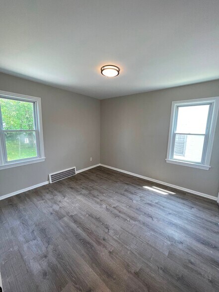 Building Photo - 2910 Brookdale Ave