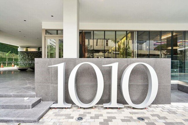 Primary Photo - 1010 Brickell Ave
