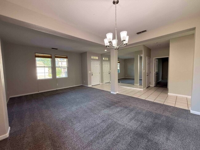 Building Photo - Great 4 Bedroom with Pool