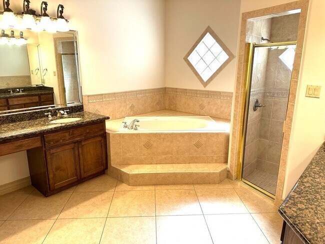 Building Photo - 2610 Vineyard Loop