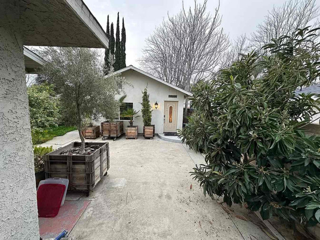 Building Photo - 7713 Owensmouth Ave