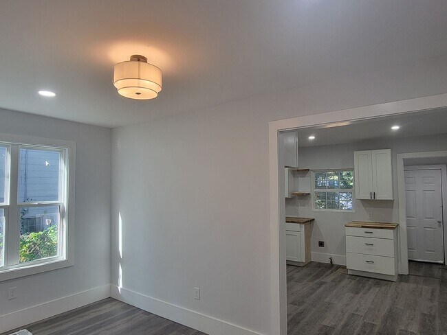Building Photo - 2921 Sylvan Rd