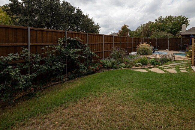 Building Photo - 3410 Los Alamos Ln