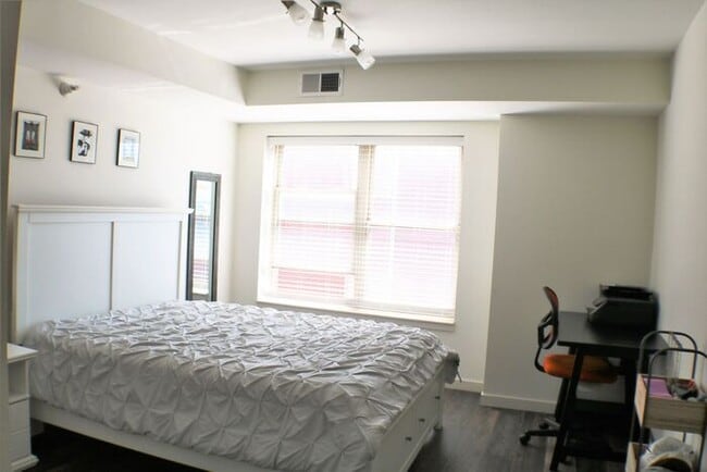 Building Photo - $2,100 | 2 Bedroom, 2 Bathroom Semi-Furnis...