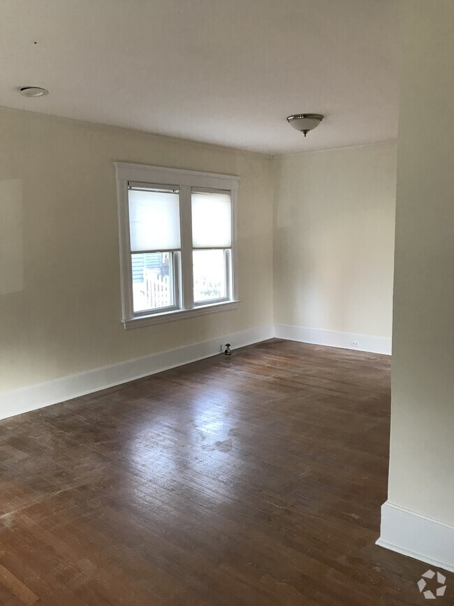 Building Photo - 146 Tooker Ave