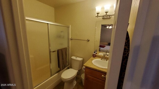 Building Photo - 14034 N Kendall Dr