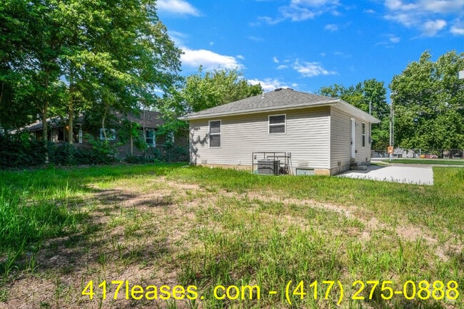 Building Photo - 2320 N Taylor Ave