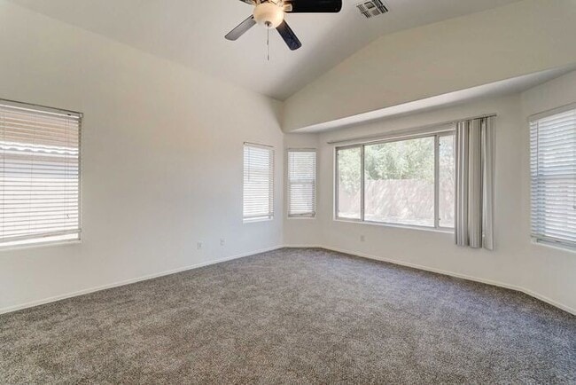 Building Photo - READY TO VIEW NOW! Bright, Open Floorplan w/ Brand New Interior Paint & Carpet!