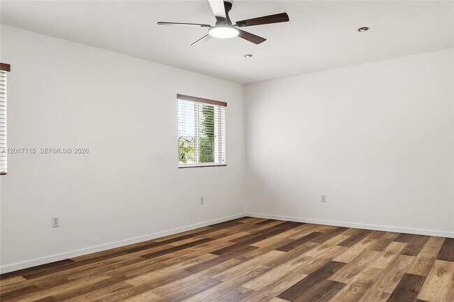 Building Photo - 3072 SE 5th Dr
