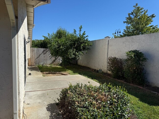 Building Photo - 1266 Hartford Cir