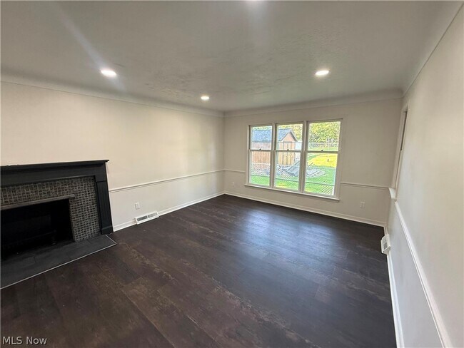 Building Photo - 6939 Highland Dr