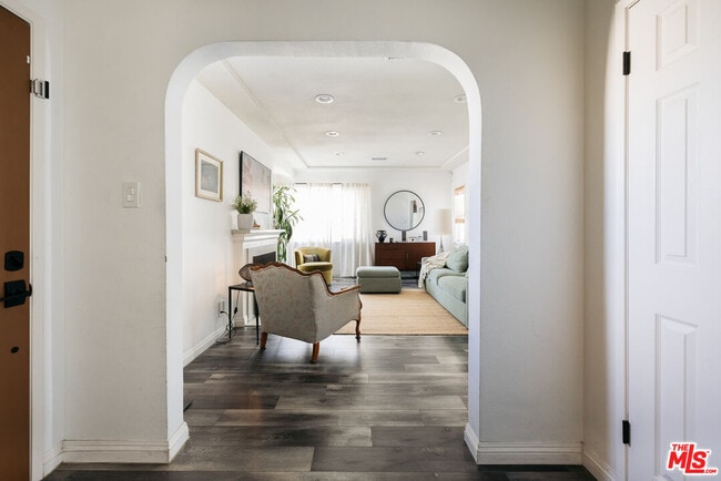 Building Photo - 1916 W 94th St