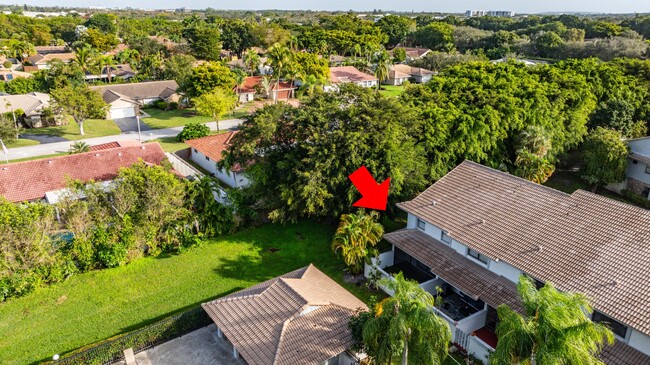 Building Photo - 9775 Riverside Dr