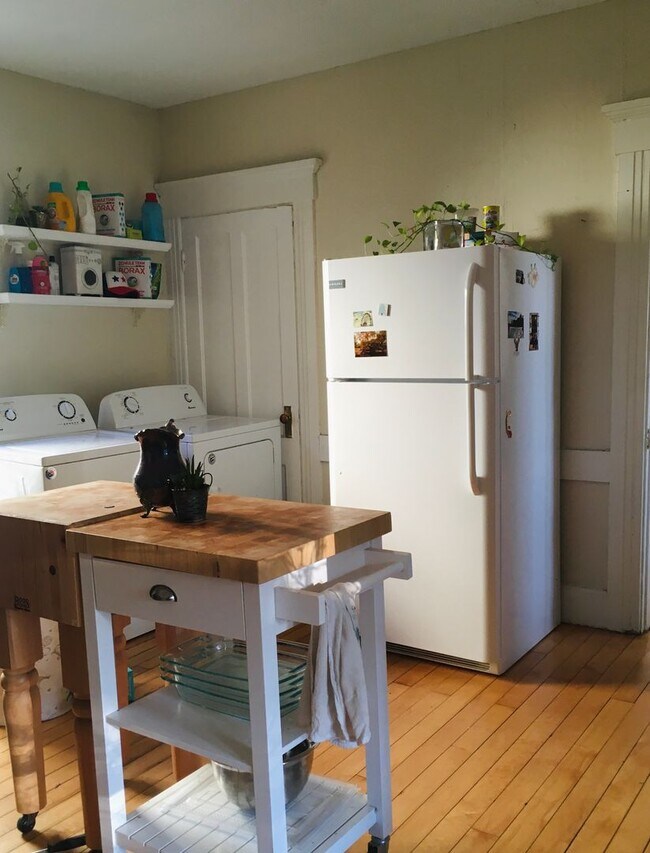 Building Photo - 468 Merrimack St