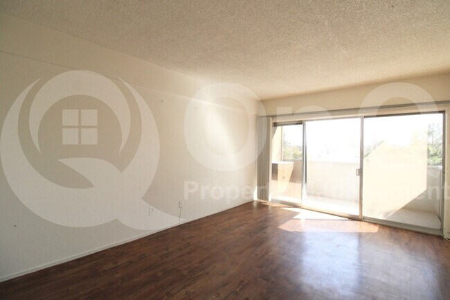 Building Photo - 351 E Thomas Rd