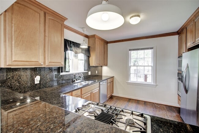 Building Photo - 5419 Longview St