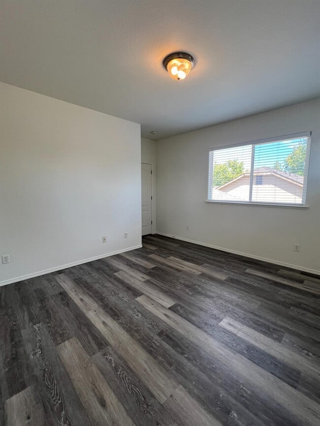 Building Photo - 3621 W Pomegranate Ln