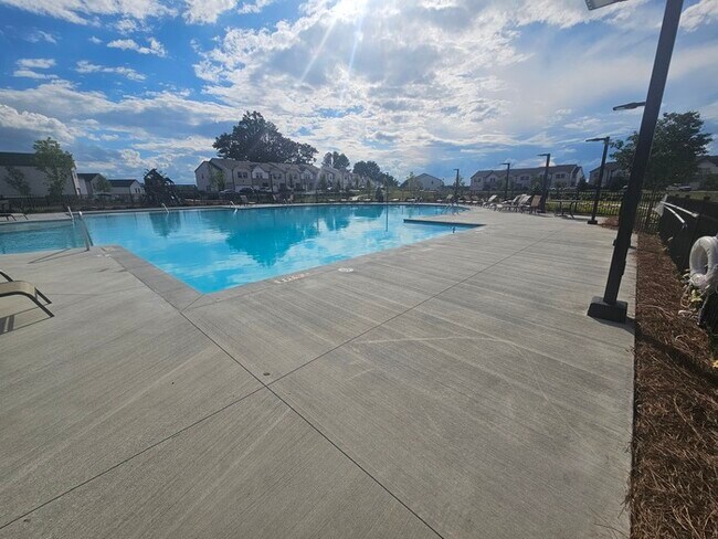 Building Photo - Beautiful Townhome for Lease in Lawrenceville