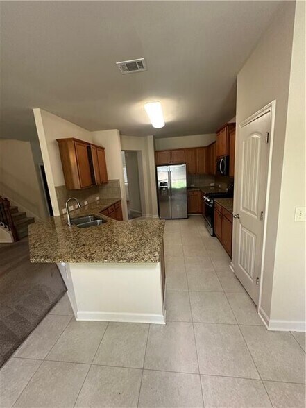 Building Photo - 571 Collingsworth Ln NE