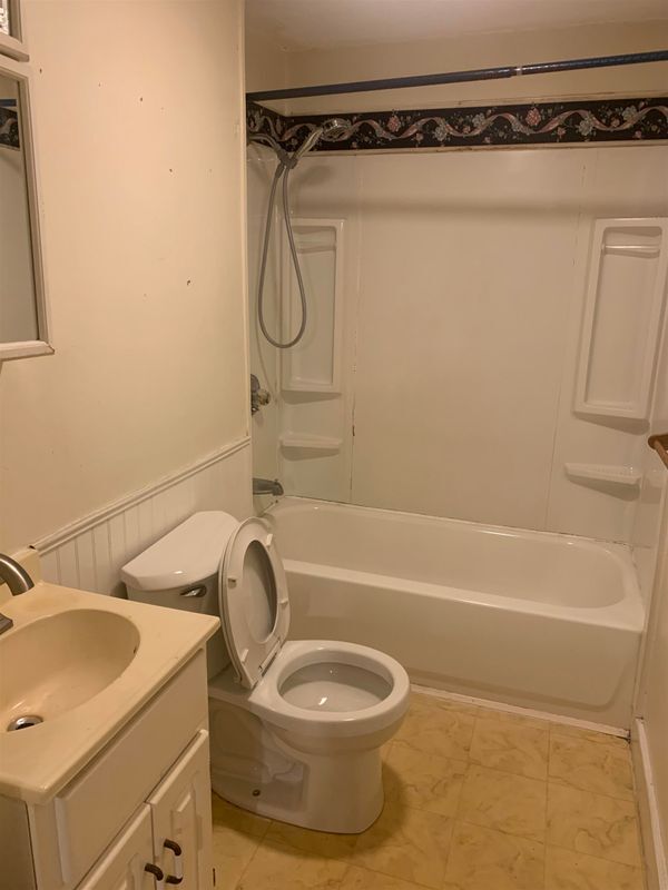 Building Photo - 354A Main, 8